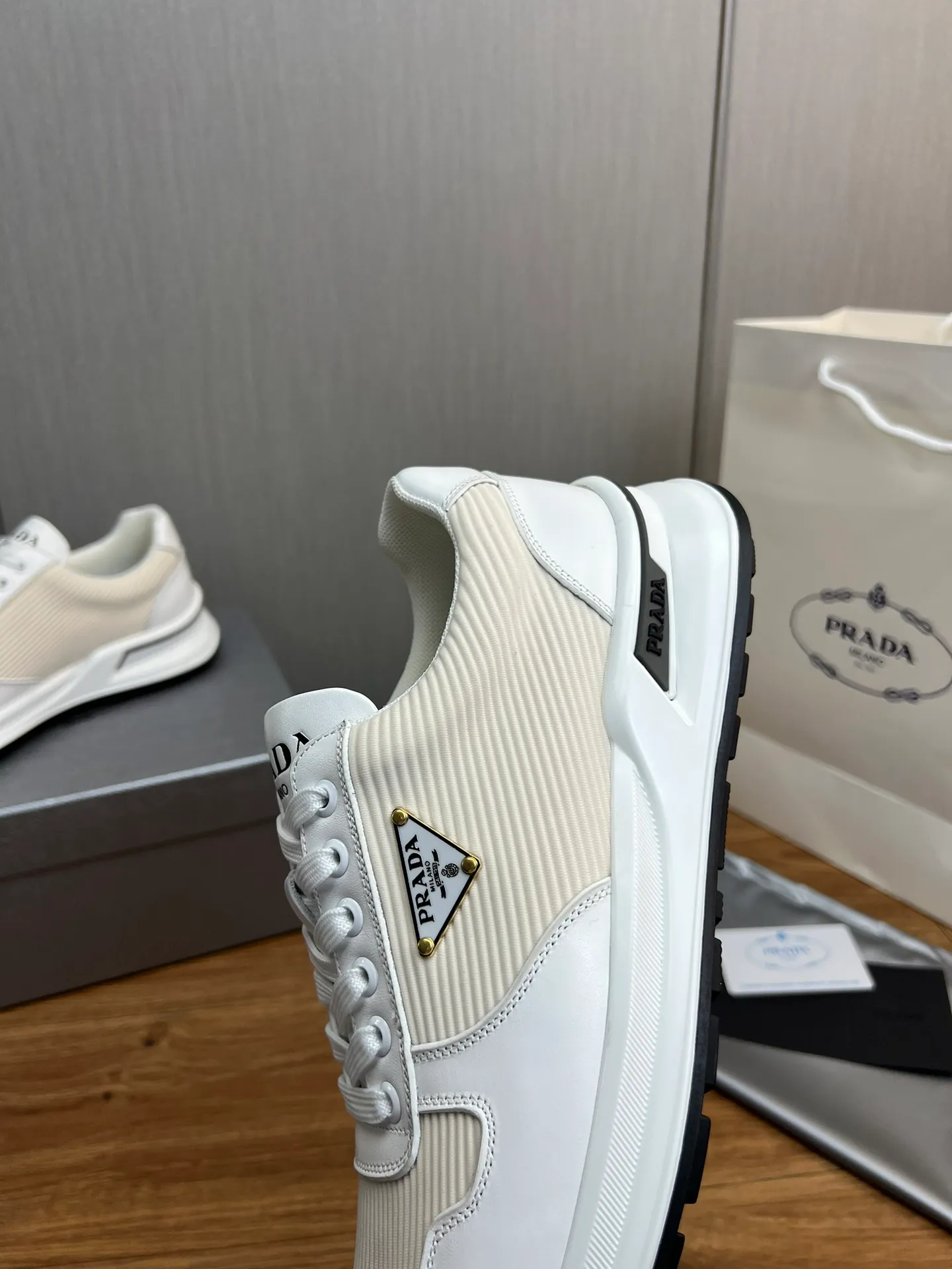Men's shoes 💰580💰 [PRADA] Men's shoes are popular in the counter, official website is synchronized, 1 high-quality shipment ✔️Original cowhide stitching mesh + cowhide lining, 1🆚1 replica, original original bottom, 38-45 (45 customized, non-refundable)